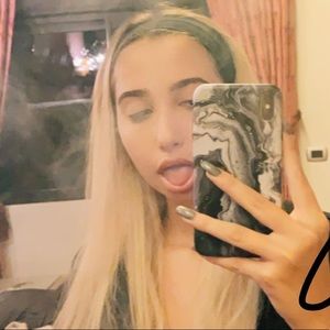 Meet your Posher, Elle